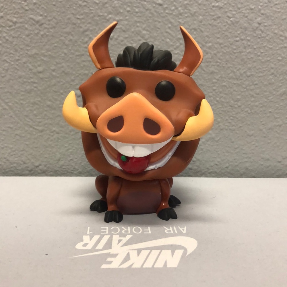 Pumbaa luau funko pop lion king